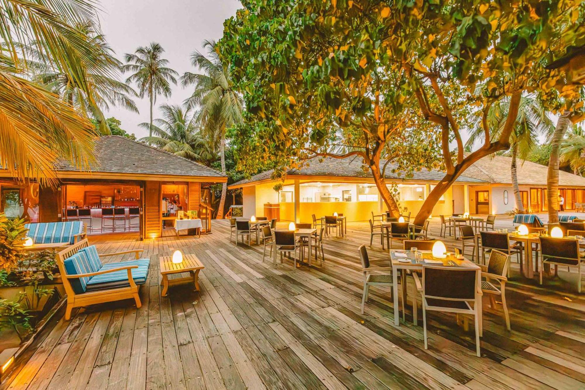 Meeru Maldives Resort Island Dhiffushi Esterno foto The Bar