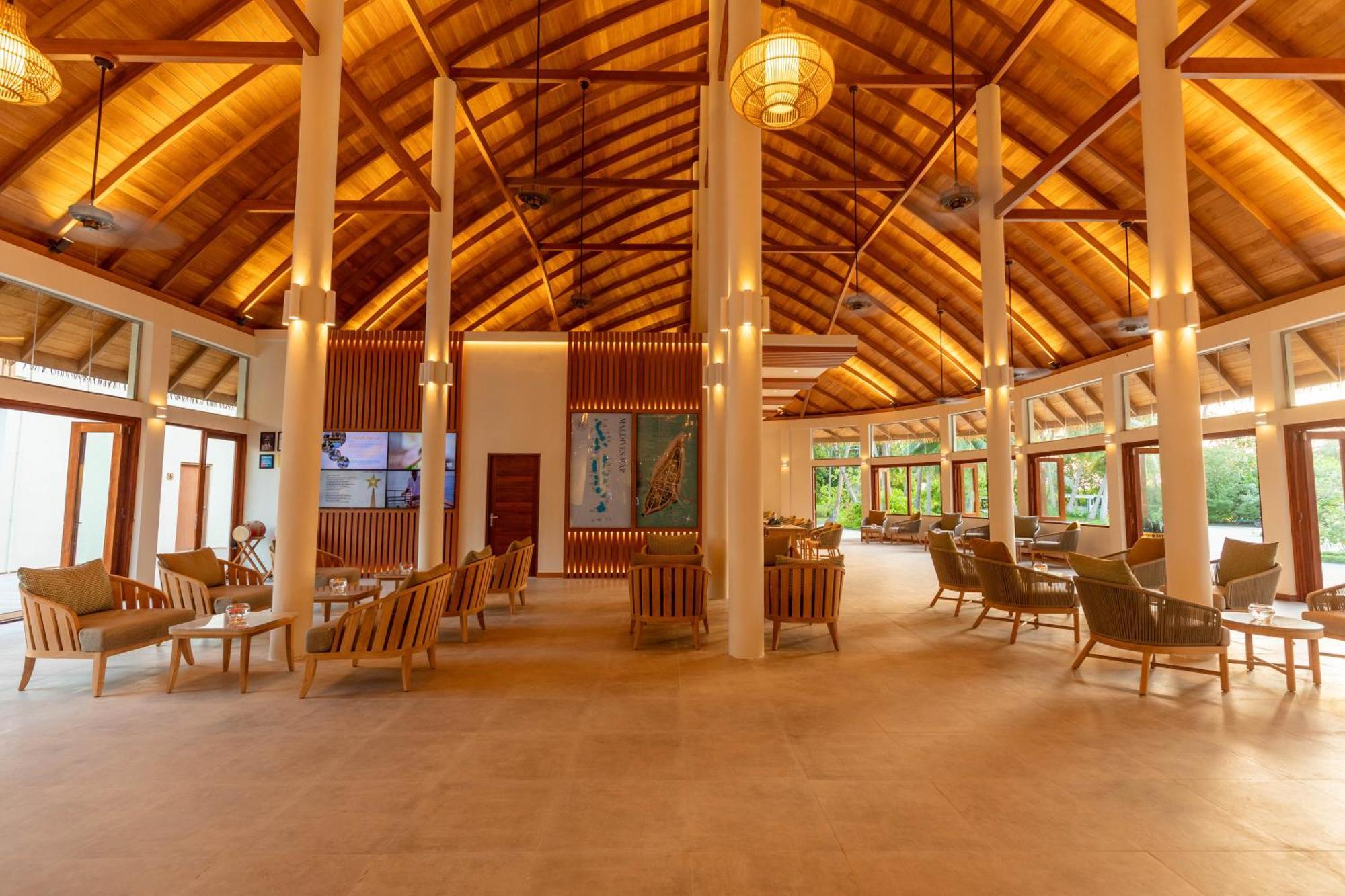 Meeru Maldives Resort Island Dhiffushi Esterno foto The interior of the lounge