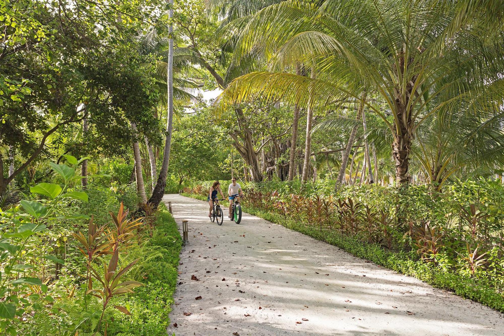 Meeru Maldives Resort Island Dhiffushi Esterno foto Road in Funafuti