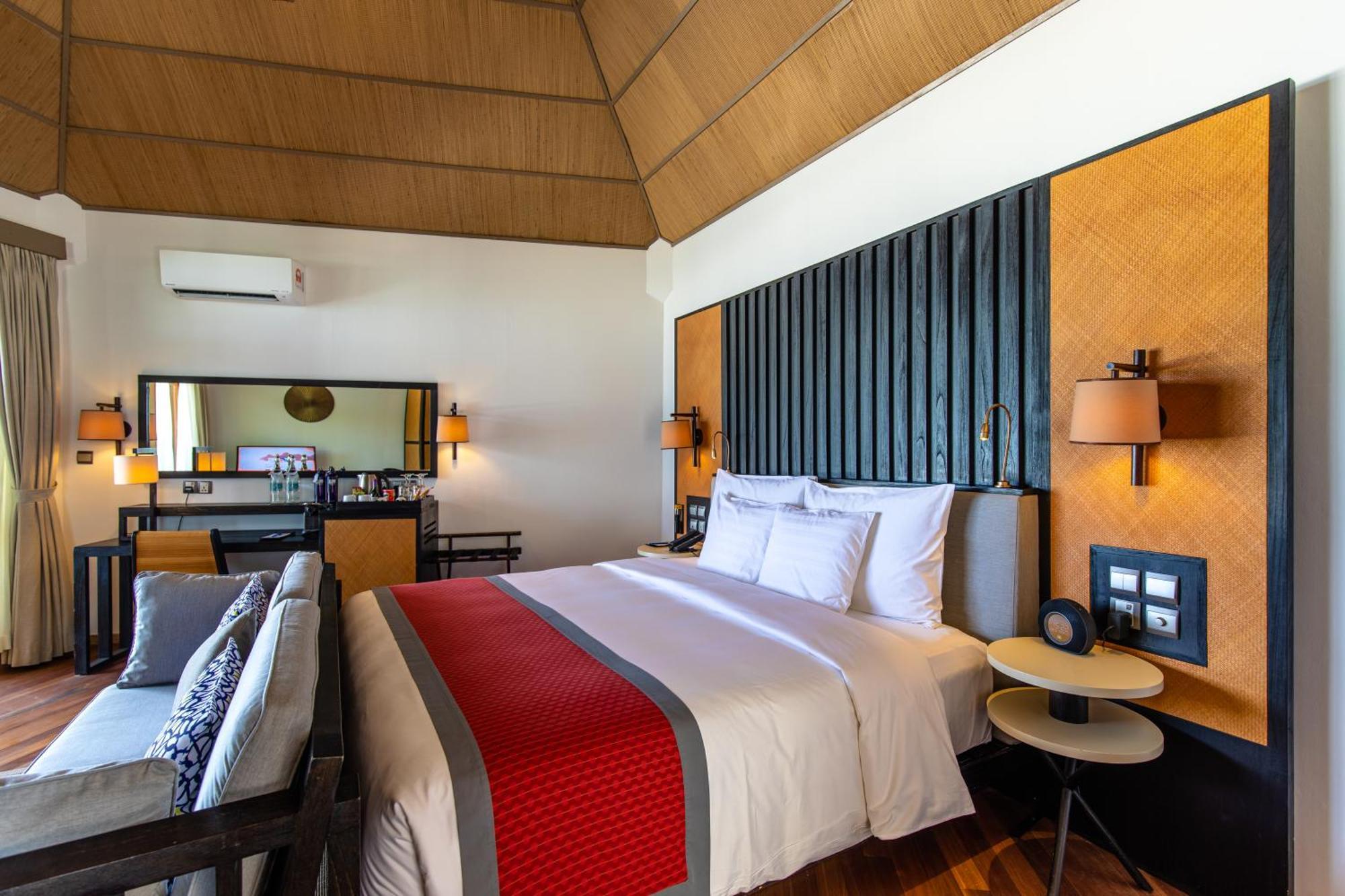 Meeru Maldives Resort Island Dhiffushi Camera foto A bedroom at the hotel