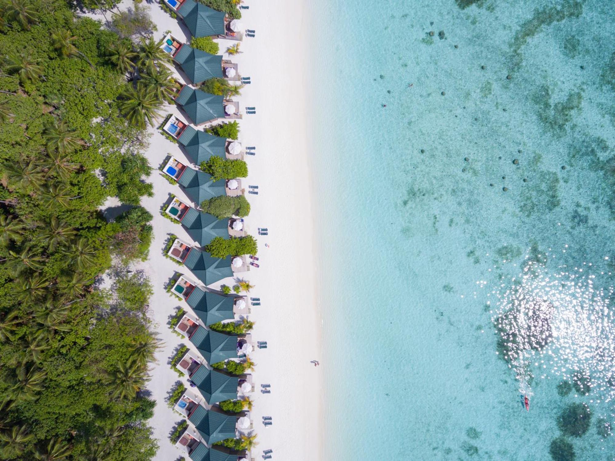 Meeru Maldives Resort Island Dhiffushi Esterno foto Aerial view of the island