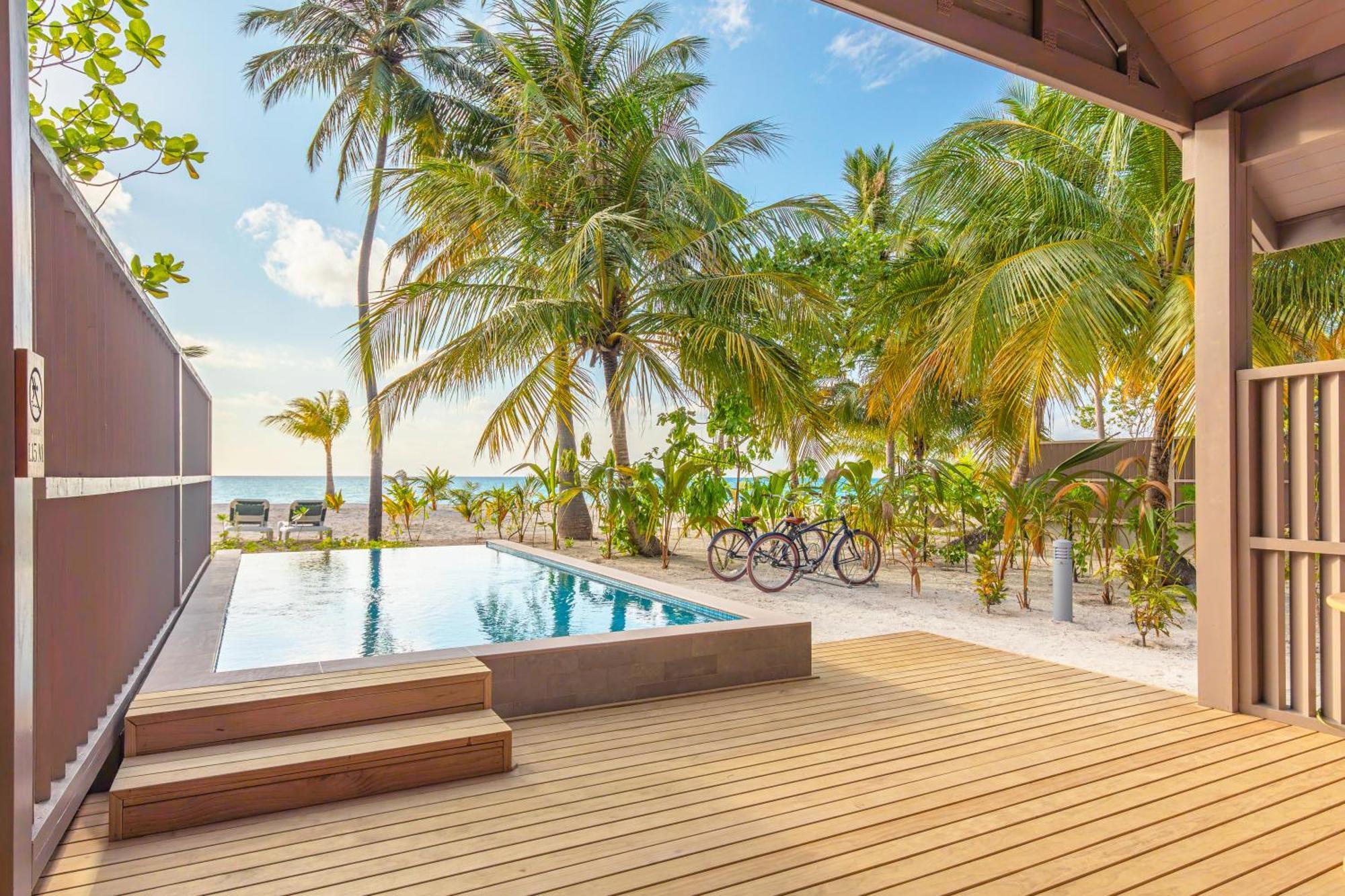 Meeru Maldives Resort Island Dhiffushi Esterno foto The beach at the resort