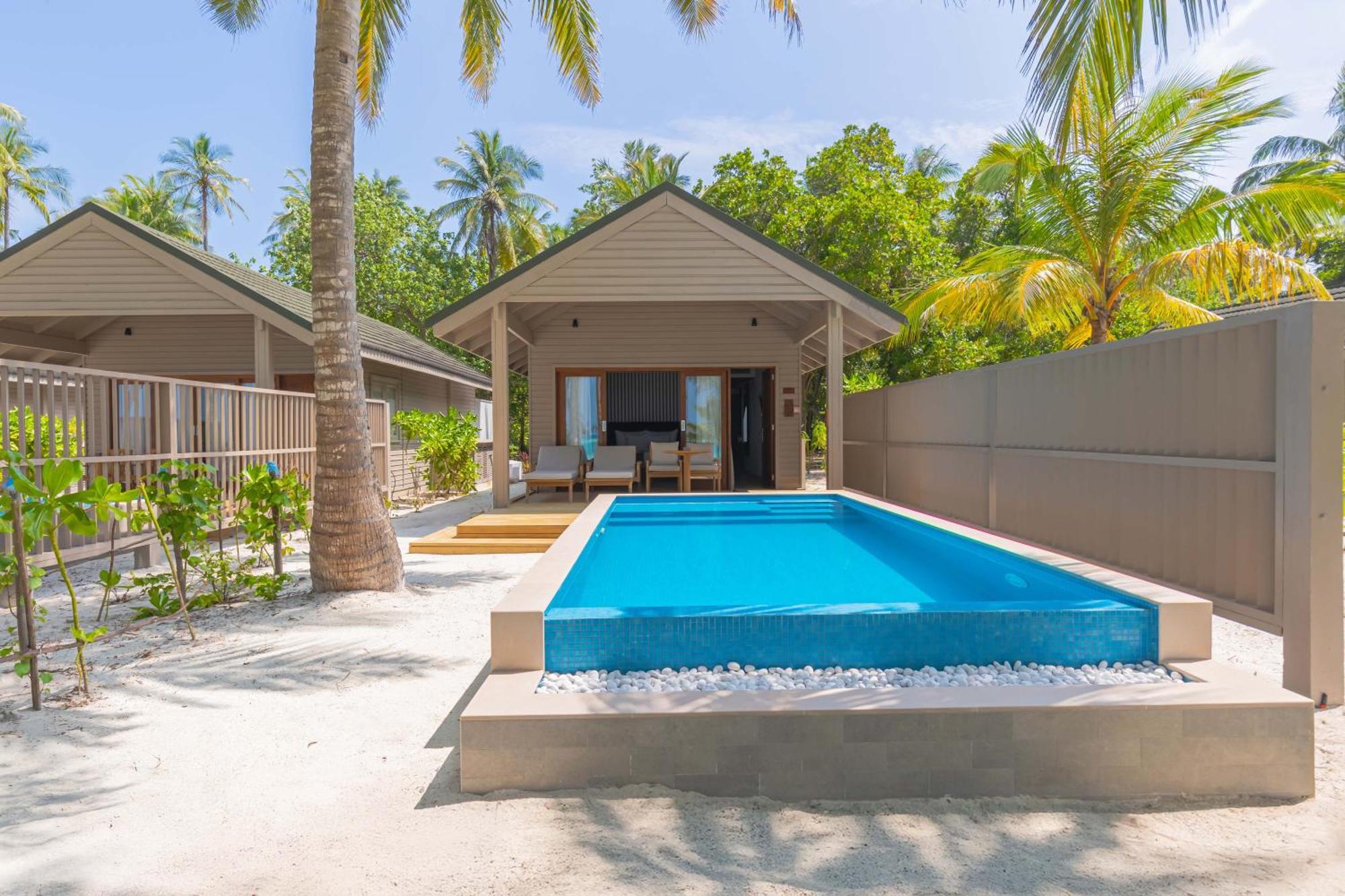 Meeru Maldives Resort Island Dhiffushi Esterno foto A beach villa with a private pool