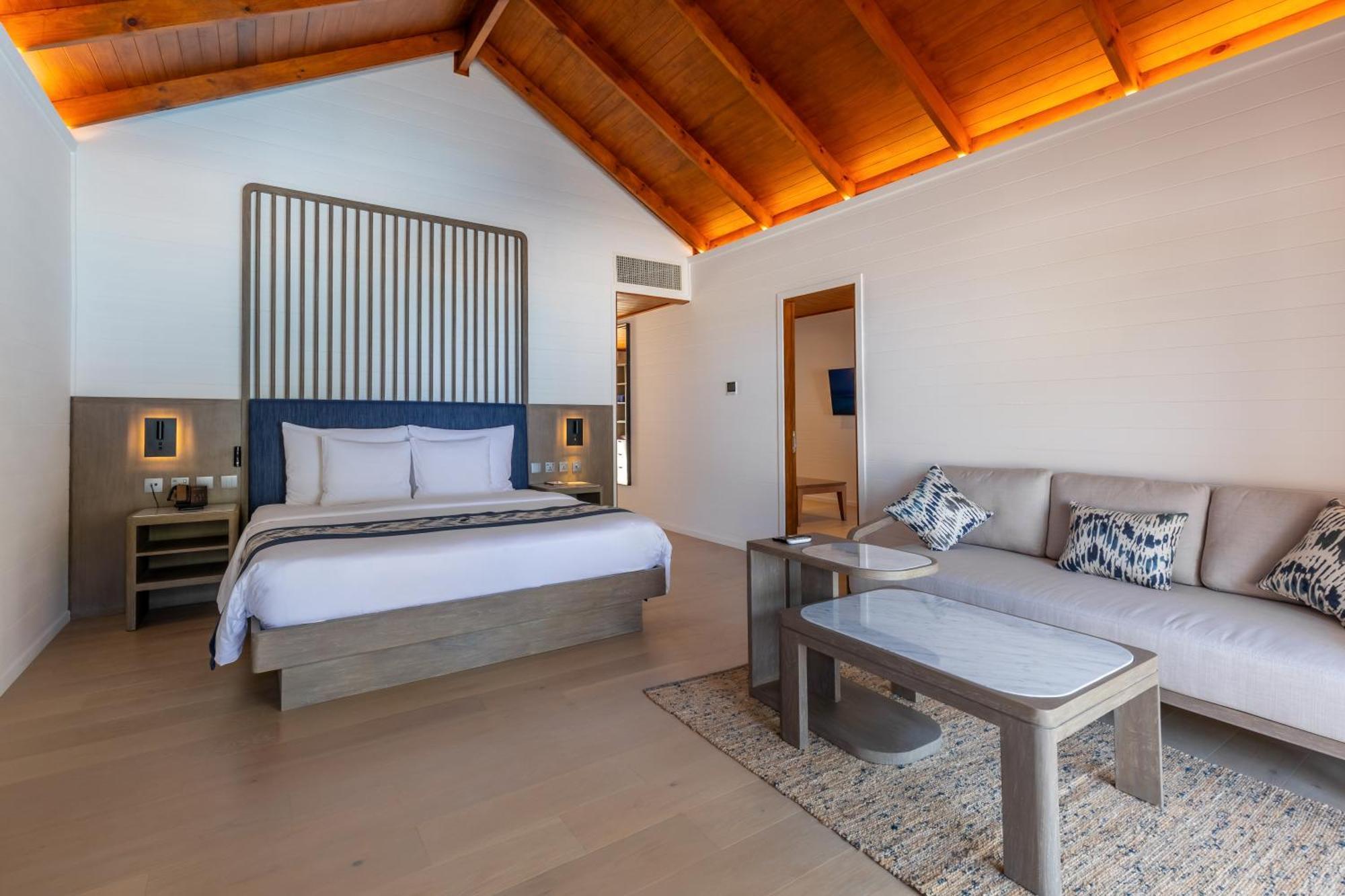 Meeru Maldives Resort Island Dhiffushi Camera foto A bedroom at the resort