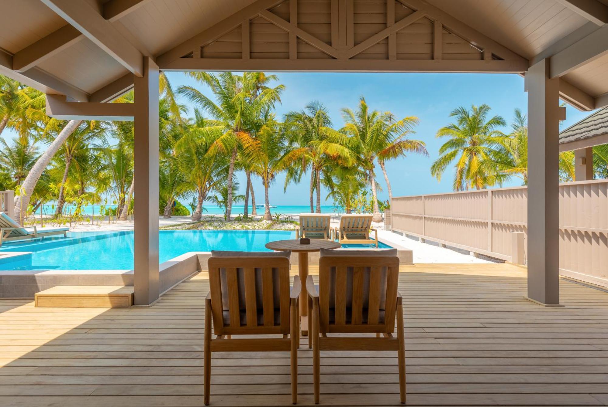 Meeru Maldives Resort Island Dhiffushi Esterno foto The Beach Club