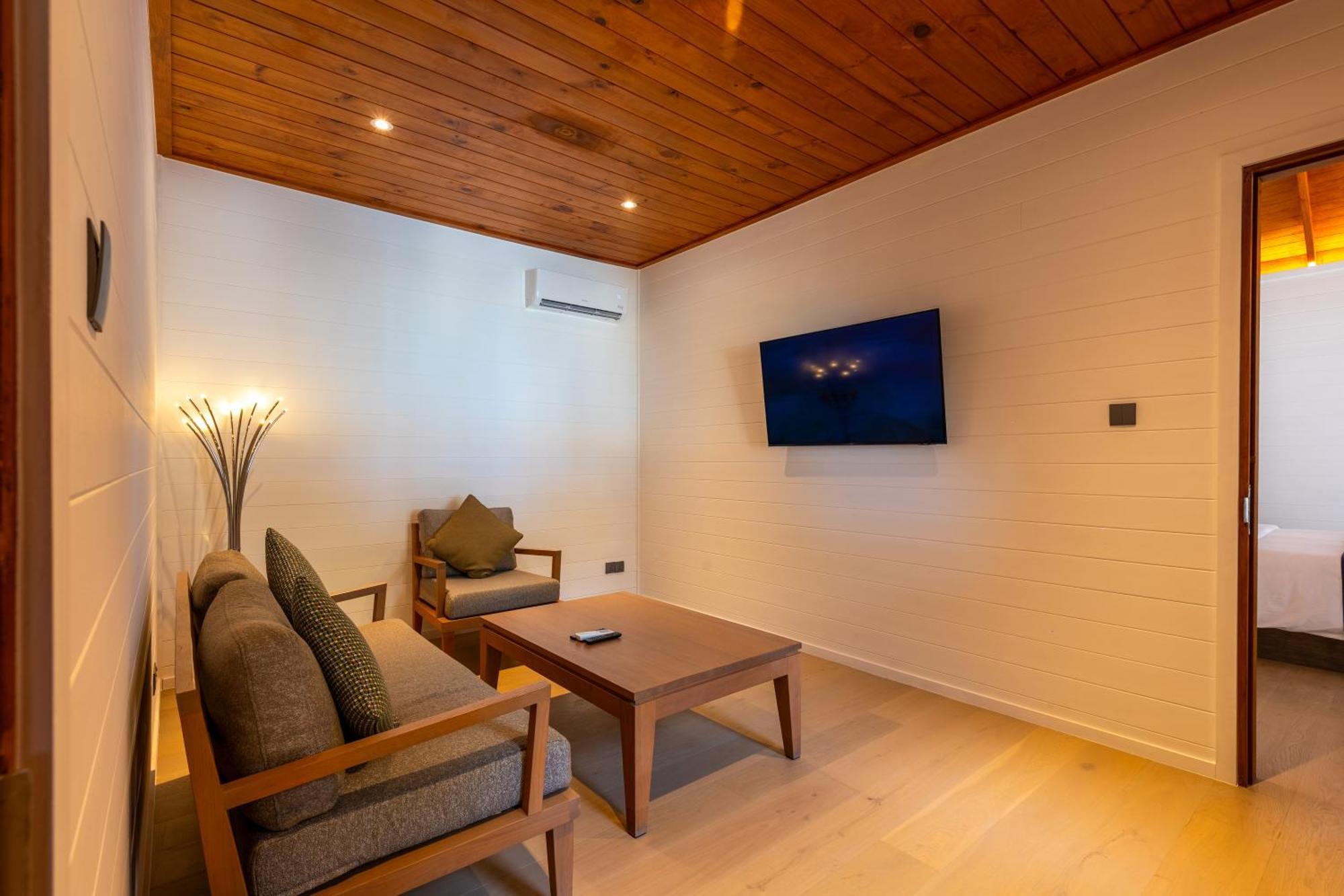 Meeru Maldives Resort Island Dhiffushi Camera foto A living room at the hotel